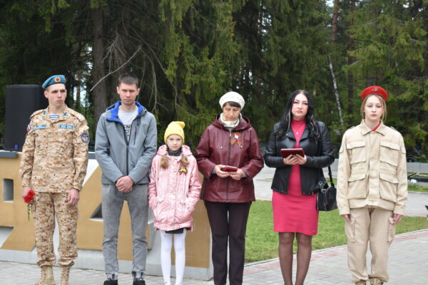 На Дятьковском мемориале прошла торжественная церемония вручения ордена Мужества матерям погибших Героев